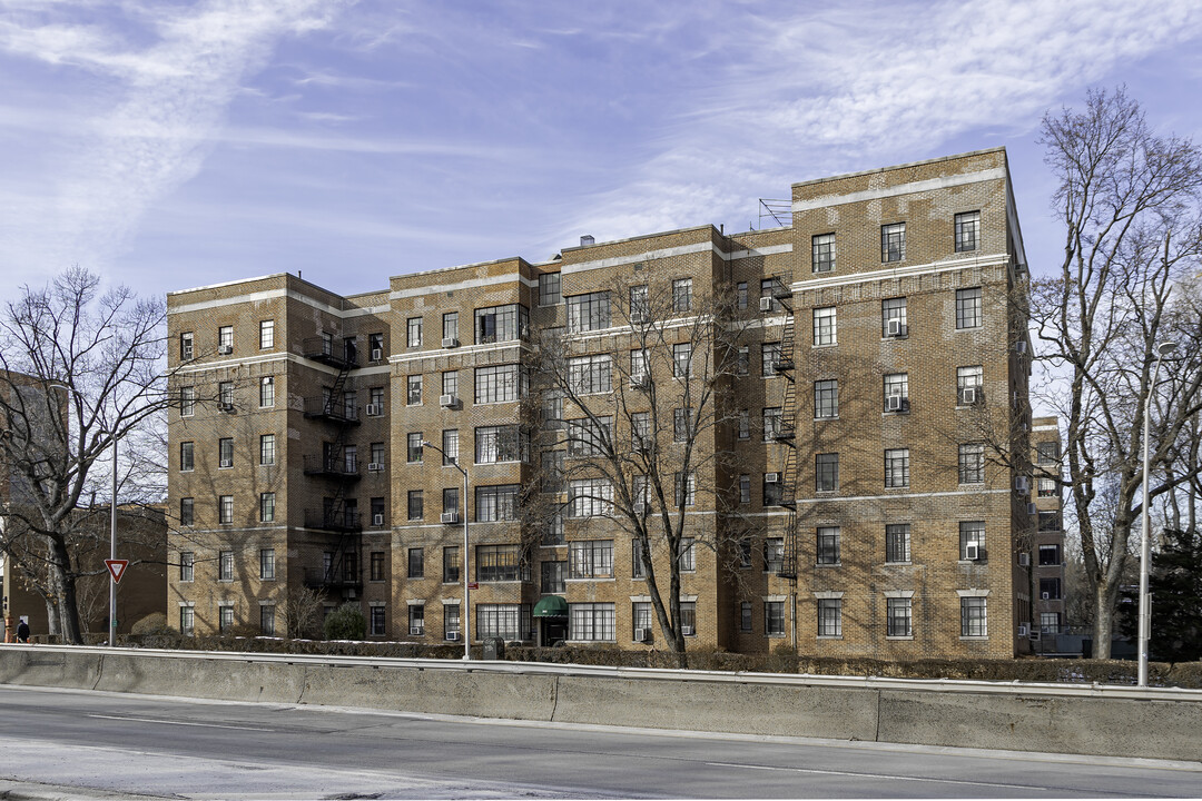 3001 Henry Hudson Pky in Bronx, NY - Building Photo