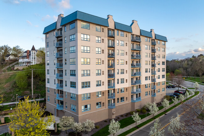 Lighthouse Condominiums in Port Washington, WI - Foto de edificio - Building Photo