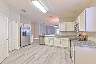 5046 Gato Del Sol Cir in Wesley Chapel, FL - Building Photo - Building Photo