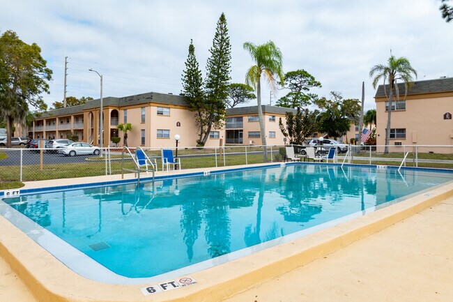 Highland Park in Clearwater, FL - Foto de edificio - Building Photo
