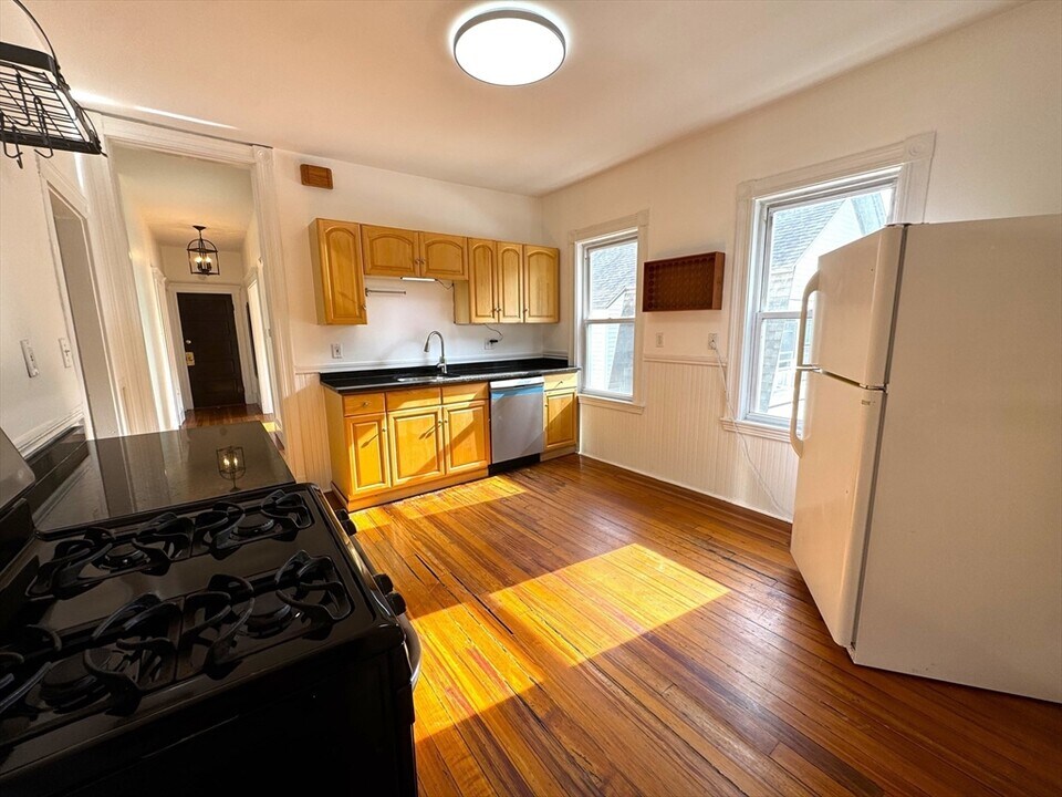 67 Washburn Ave in Cambridge, MA - Building Photo