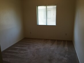 817 Quail Ln in Bakersfield, CA - Building Photo - Building Photo