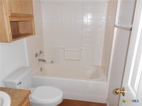 1001 N Hackberry St in Lampasas, TX - Building Photo - Building Photo