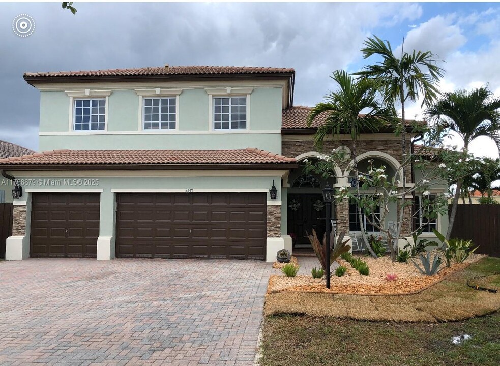 3571 NE 11th Dr in Homestead, FL - Building Photo