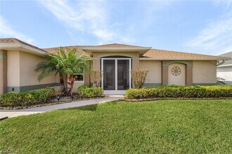 4002 Oasis Blvd in Cape Coral, FL - Building Photo - Building Photo
