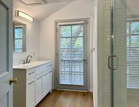 1391 E Hillcrest Dr in Thousand Oaks, CA - Building Photo - Building Photo