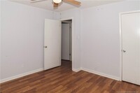 1302 Kienast Dr photo'