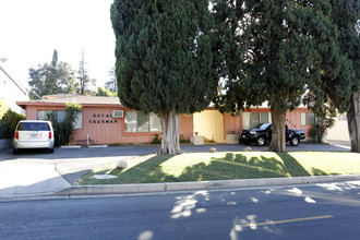 Royal Sherman in Sherman Oaks, CA - Building Photo - Building Photo