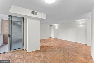 4601 N Park Ave in Chevy Chase, MD - Building Photo - Building Photo