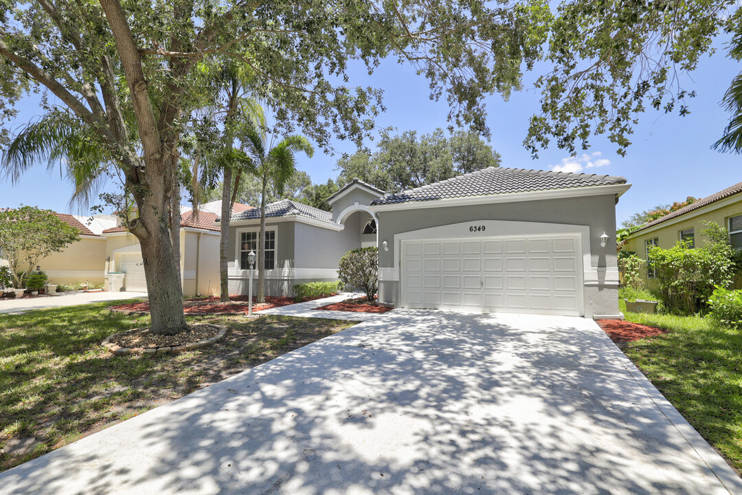 6349 NW 78th Dr in Parkland, FL - Building Photo