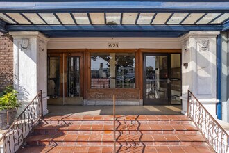 Figueroa Arms in Los Angeles, CA - Foto de edificio - Building Photo