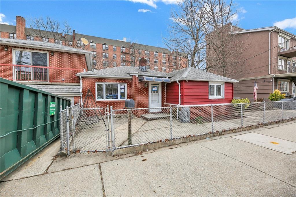 2823 Ford St in Brooklyn, NY - Building Photo
