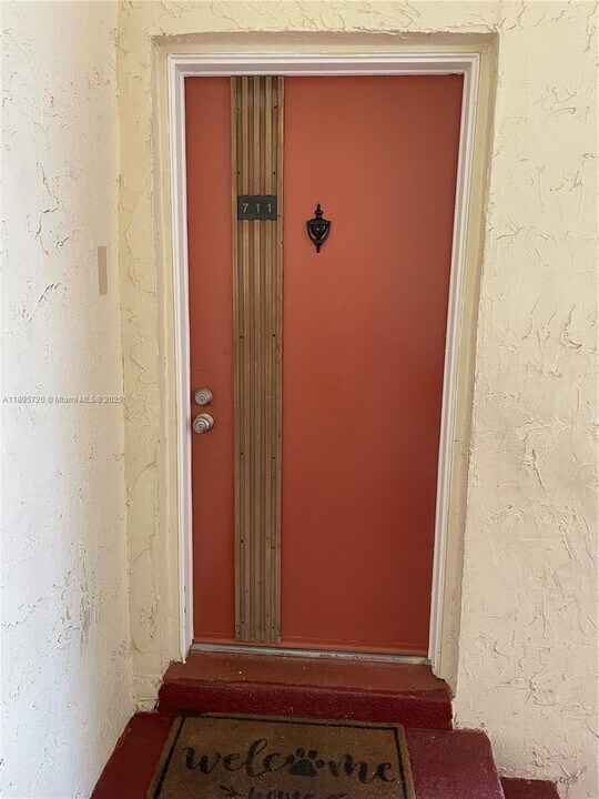 8550 SW 149th Ave in Miami, FL - Building Photo