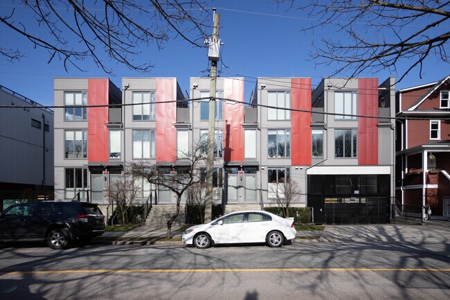 Hanna Townhouses in Vancouver, BC - Building Photo - Building Photo