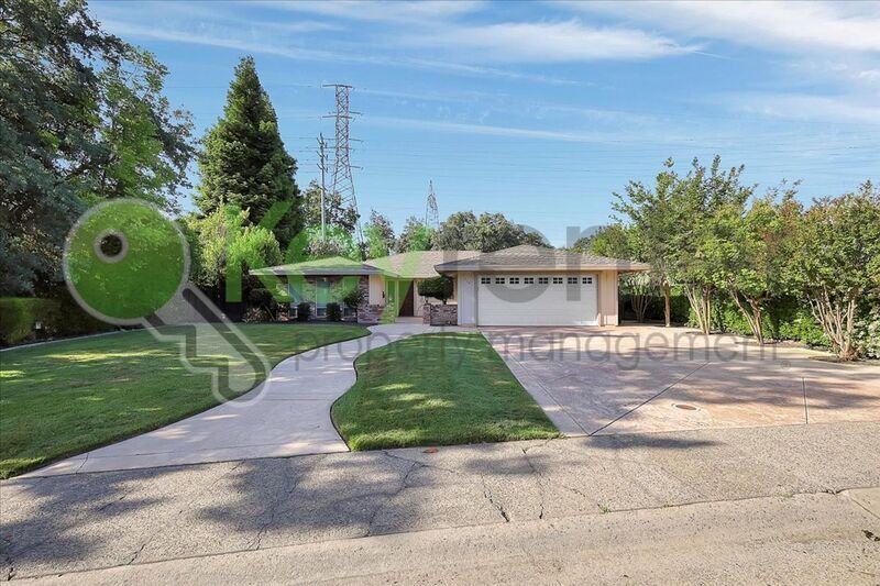 304 Diamond Oaks Rd in Roseville, CA - Building Photo