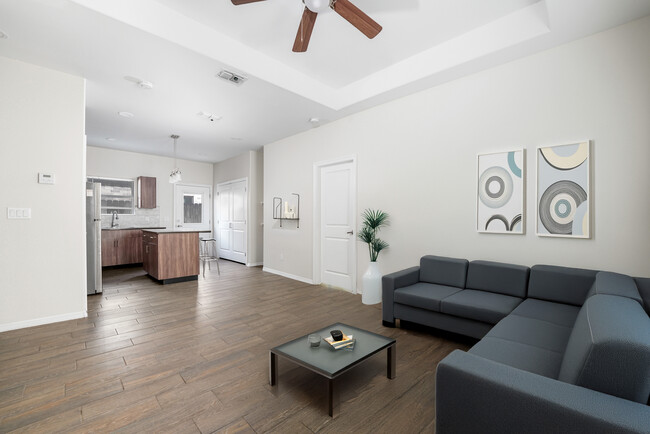 UNION SQUARE APARTMENTS in Edinburg, TX - Building Photo - Interior Photo