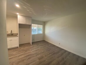2631 Phipps Ave in Simi Valley, CA - Building Photo - Building Photo