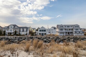 106 Ocean Ave in Monmouth Beach, NJ - Building Photo - Building Photo