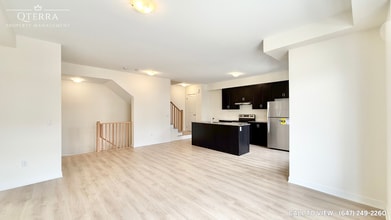 1695 Dersan St in Pickering, ON - Building Photo - Building Photo