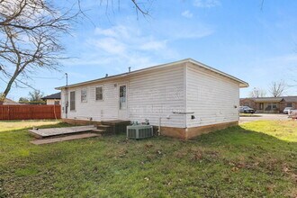 103 N Tyler St in McGregor, TX - Building Photo - Building Photo