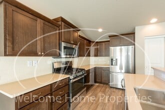 537 SW Angelina Loop in College Place, WA - Building Photo - Building Photo