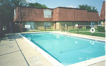 Windbrook Apartments in Dallas, TX - Building Photo - Building Photo