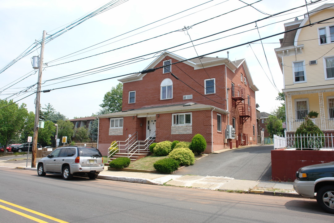 116 W Grand St in Elizabeth, NJ - Foto de edificio