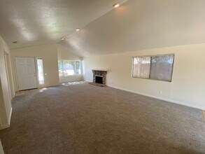 9517 Hollingsworth Way in Sacramento, CA - Building Photo - Building Photo