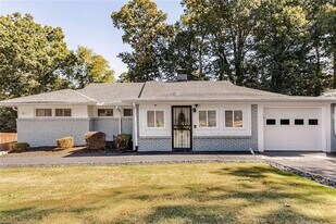 1944 Cindy Dr in Decatur, GA - Building Photo