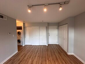 3275 Kirchoff Rd in Rolling Meadows, IL - Building Photo - Building Photo