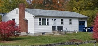 73 E Hadley Rd in Amherst, MA - Building Photo