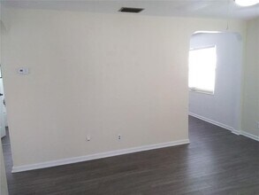 4976 14th Ave N in St. Petersburg, FL - Building Photo - Building Photo