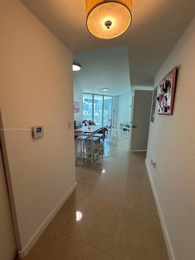 350 S Miami Ave, Unit 1412 in Miami, FL - Building Photo - Building Photo