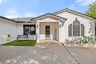 2819 Declaration Cir in Lago Vista, TX - Building Photo