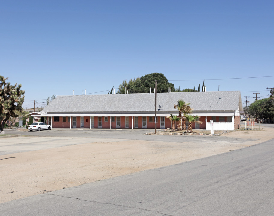 Antelope Lodge Apartments in Lancaster, CA - Foto de edificio