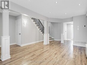 5453 Palmerston Crescent in Mississauga, ON - Building Photo - Building Photo