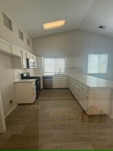 9902 Marco Polo Ave in Bakersfield, CA - Building Photo - Building Photo