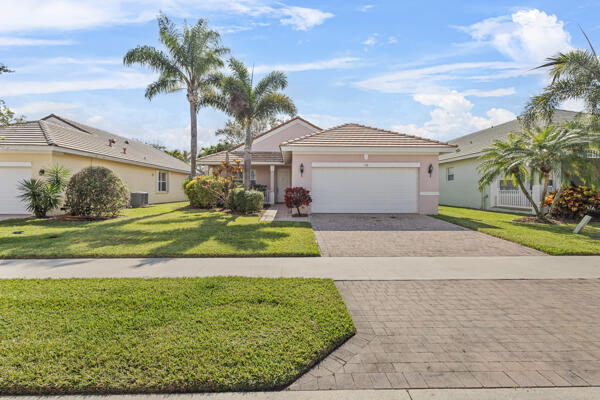 139 NW Berkeley Ave in Port St. Lucie, FL - Building Photo