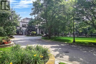 25-425 Kingsbridge Garden Cir in Mississauga, ON - Building Photo - Building Photo