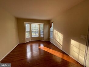 43455 Quigley Ln in Chantilly, VA - Foto de edificio - Building Photo