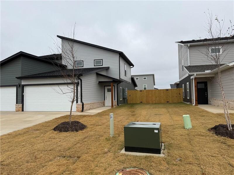 1608 SW Poigai Wy in Bentonville, AR - Building Photo