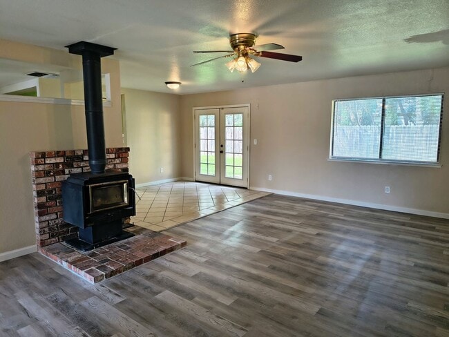 16332 Hawthorne Ave in Anderson, CA - Building Photo - Building Photo