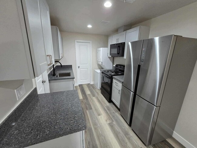 4762 Voltaire St in San Diego, CA - Building Photo - Building Photo
