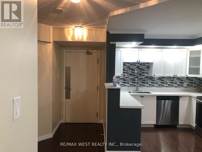 6-526 Humberline Dr in Toronto, ON - Building Photo - Building Photo