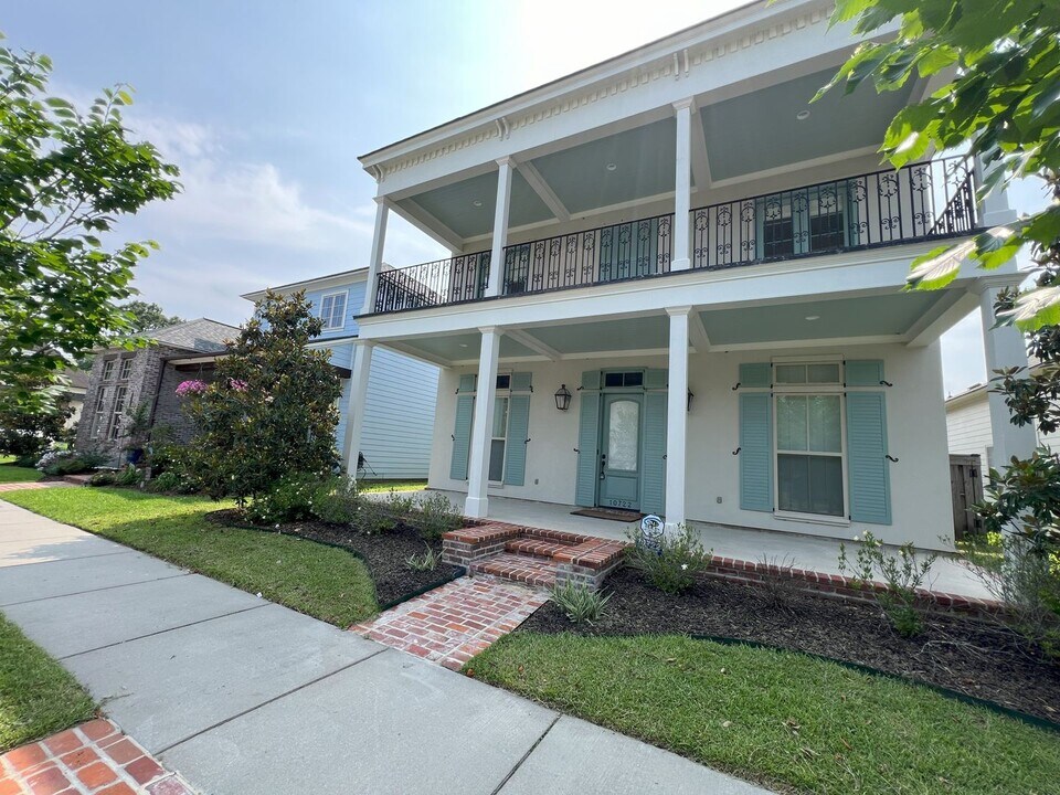 10722 Turning Leaf Dr in Baton Rouge, LA - Foto de edificio