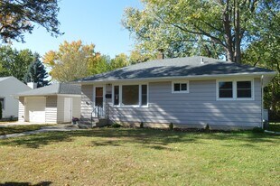 5503 Flamingo Rd in Monona, WI - Building Photo