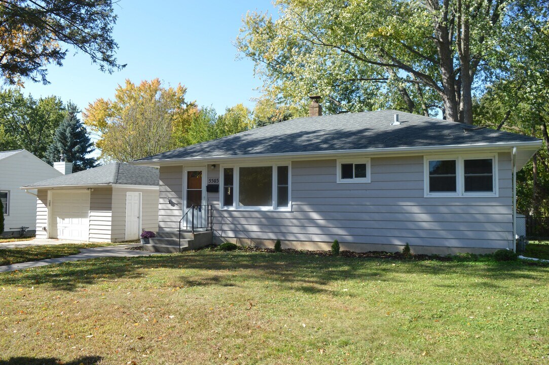 5503 Flamingo Rd in Monona, WI - Building Photo