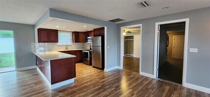 2408 Kimberly Dr in Deltona, FL - Building Photo - Building Photo