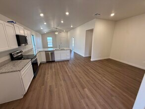 1317 N Chicago Ave in Lubbock, TX - Building Photo - Building Photo