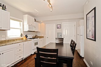 1742 W Julian St, Unit 2 in Chicago, IL - Foto de edificio - Building Photo